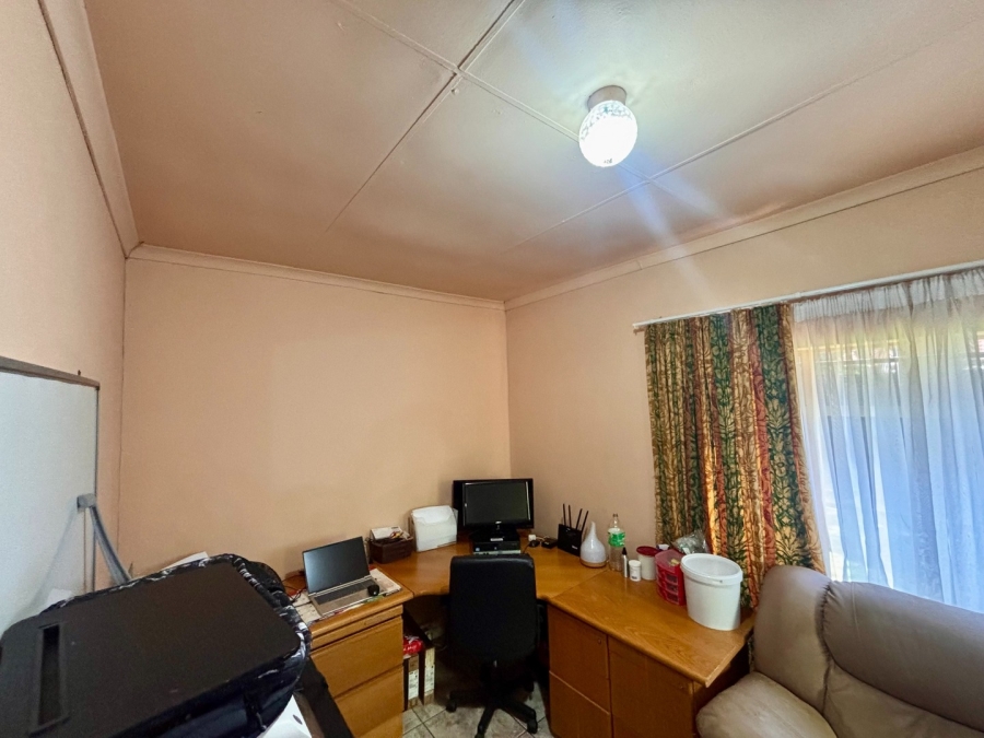 4 Bedroom Property for Sale in La Hoff North West